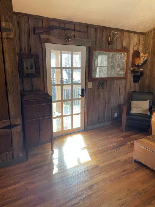 Bourbon Trail Cabin On The Farm Lawrenceburg エクステリア 写真