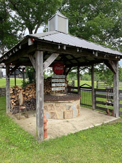 Bourbon Trail Cabin On The Farm Lawrenceburg エクステリア 写真