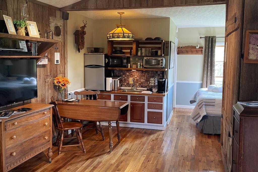 Bourbon Trail Cabin On The Farm Lawrenceburg エクステリア 写真