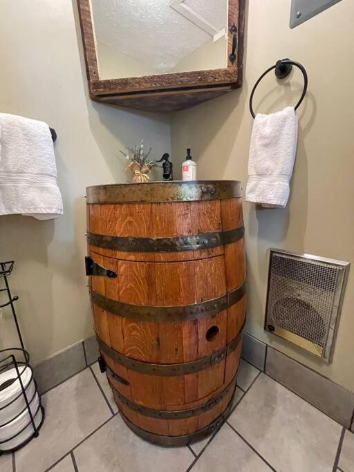 Bourbon Trail Cabin On The Farm Lawrenceburg エクステリア 写真