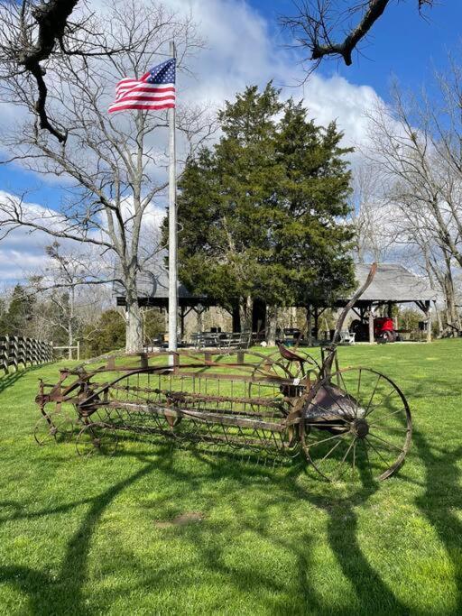 Bourbon Trail Cabin On The Farm Lawrenceburg エクステリア 写真
