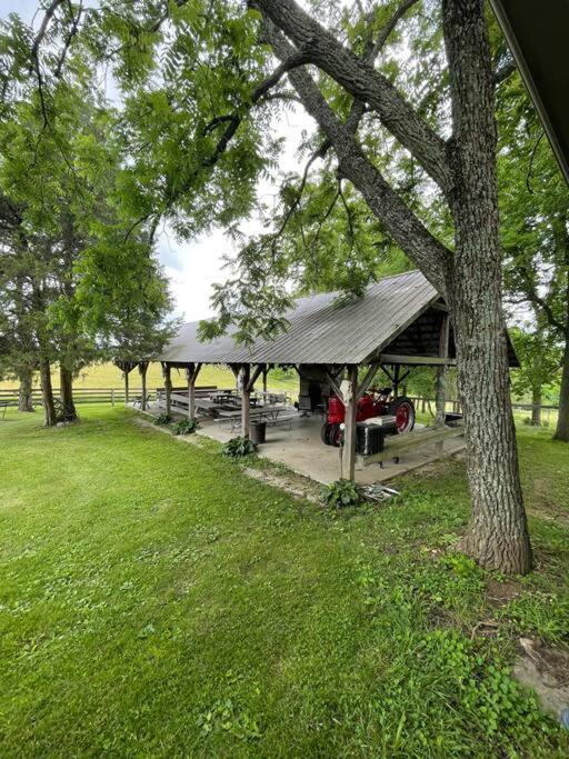 Bourbon Trail Cabin On The Farm Lawrenceburg エクステリア 写真