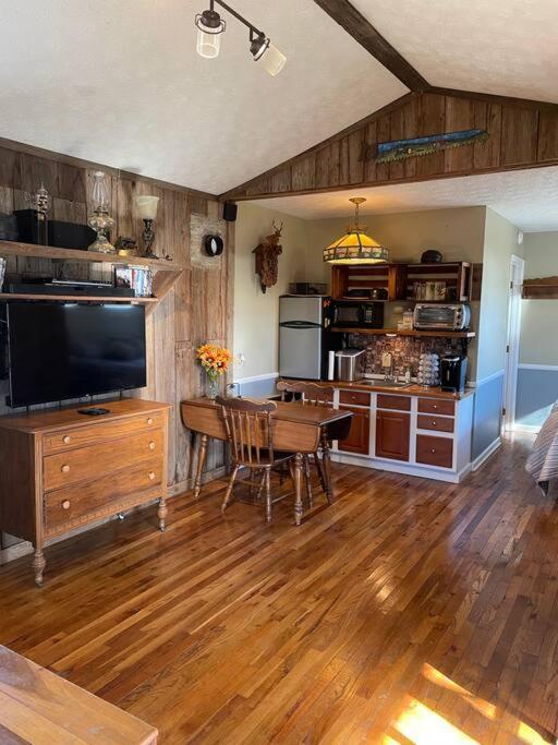 Bourbon Trail Cabin On The Farm Lawrenceburg エクステリア 写真