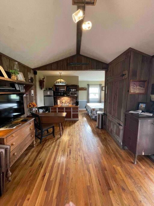 Bourbon Trail Cabin On The Farm Lawrenceburg エクステリア 写真